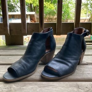 Lucky Brand Open Toed Sandal, Black Genuine Leather, 2.5 inch heel